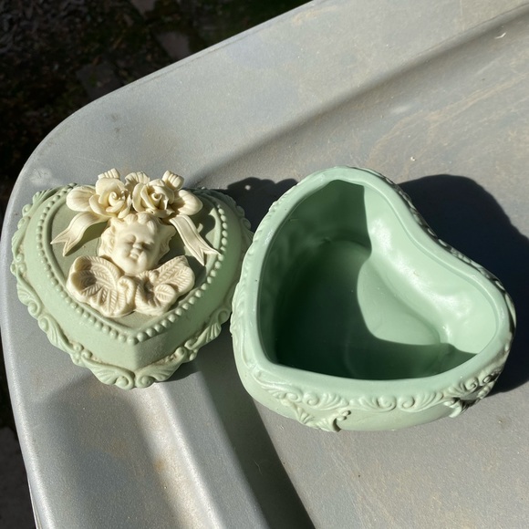 Vintage Sea Green Whites Angel Flower Jewelry Box - Picture 2 of 2